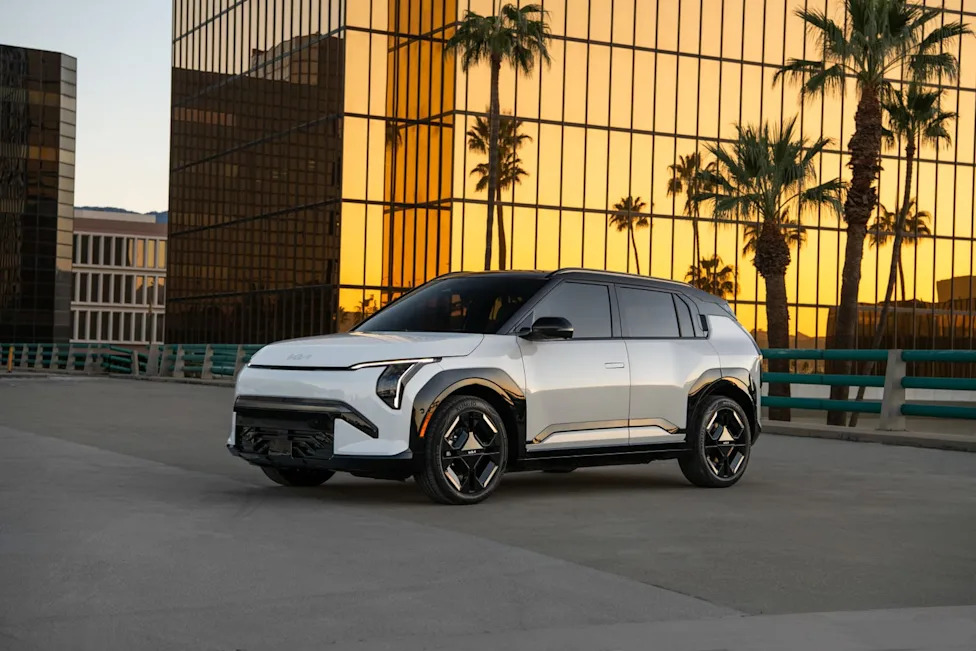 Kia’s Newest EV Comes in Well Below $35,000, Offers up to 321 Miles of Range