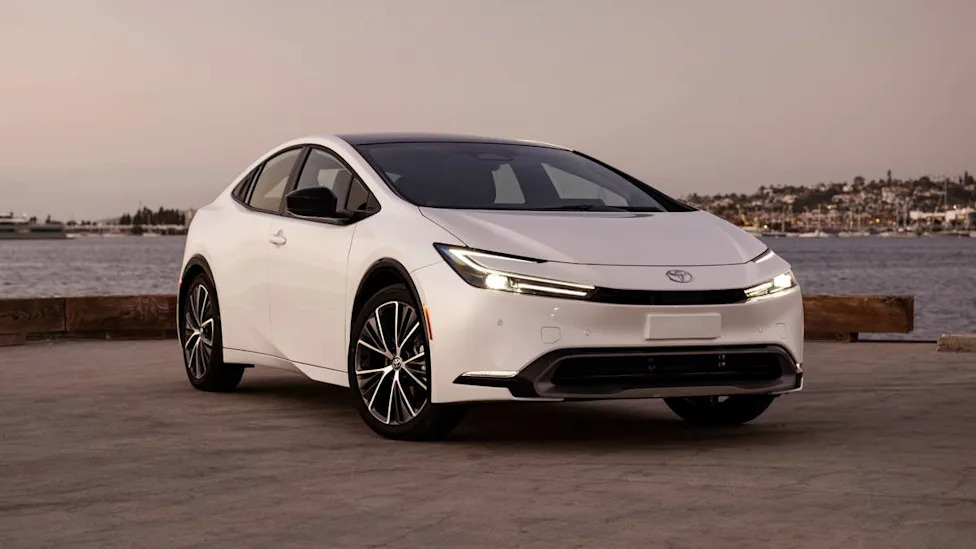 Hybrid MPG Ratings Look Great Until Real-World Driving Gets Involved