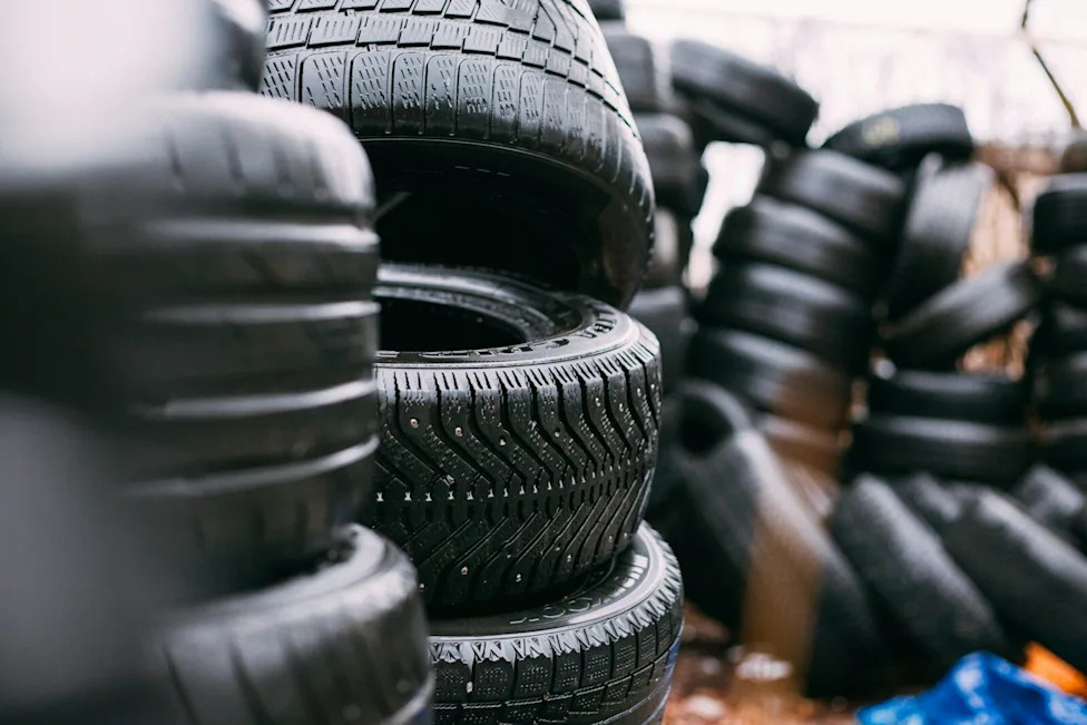 Ford, Thieves Have Decided Your Ford Truck Is a Rolling Tire Buffet, and Business Is Booming