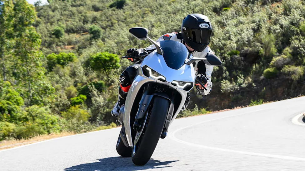 Norton Manx R Becomes First Production ICE Motorcycle To Win An IDEA In Decades