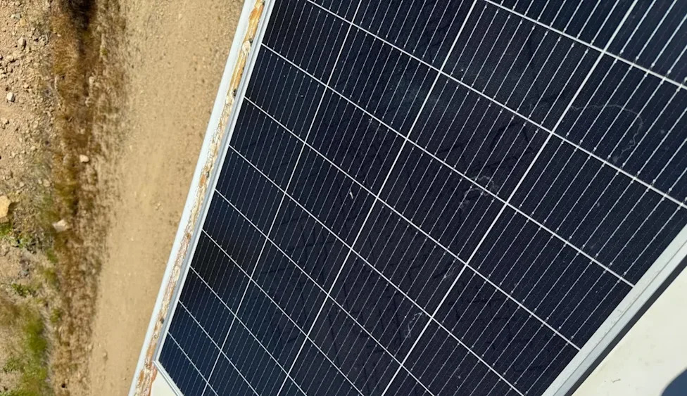 RV owner cleaned solar panels, then found strange X-shaped marks as output fell to 533W of 800W