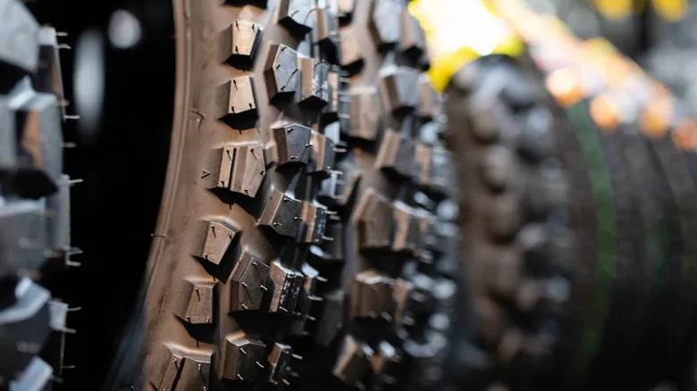 What PSI Should Dirt Bike Tires Be? How To Determine Tire Pressure