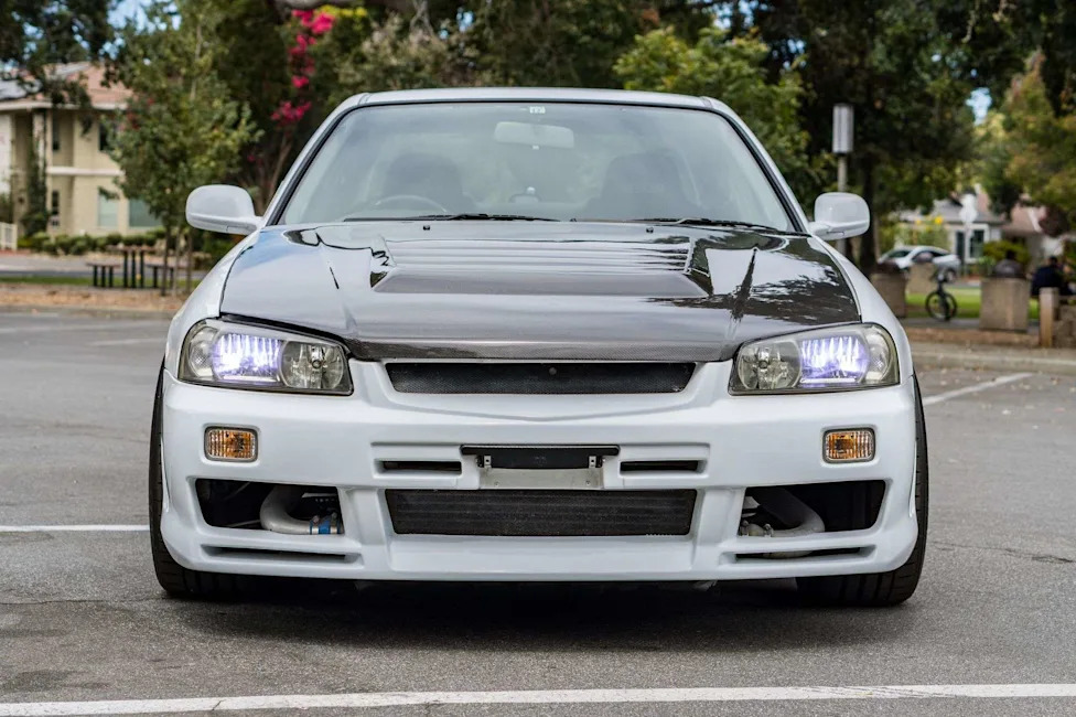 A Modified R34 Skyline Sedan on Cars &amp; Bids Shows Where the JDM Market Draws the Line
