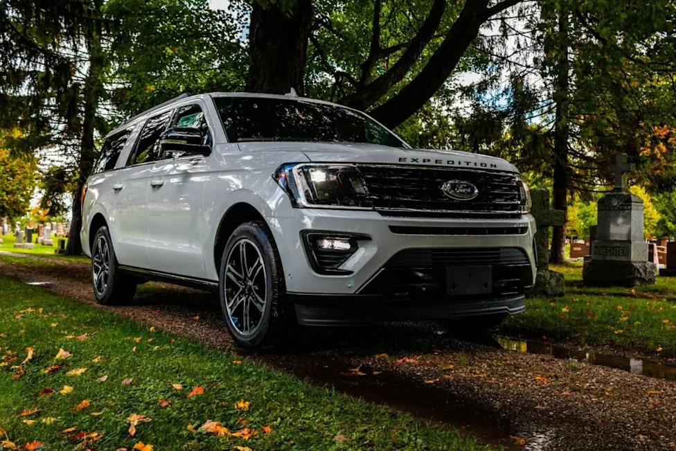 Ford, 288,000+ Ford Explorers Recalled Over Roof Rail Covers That Could Become Flying Hazards