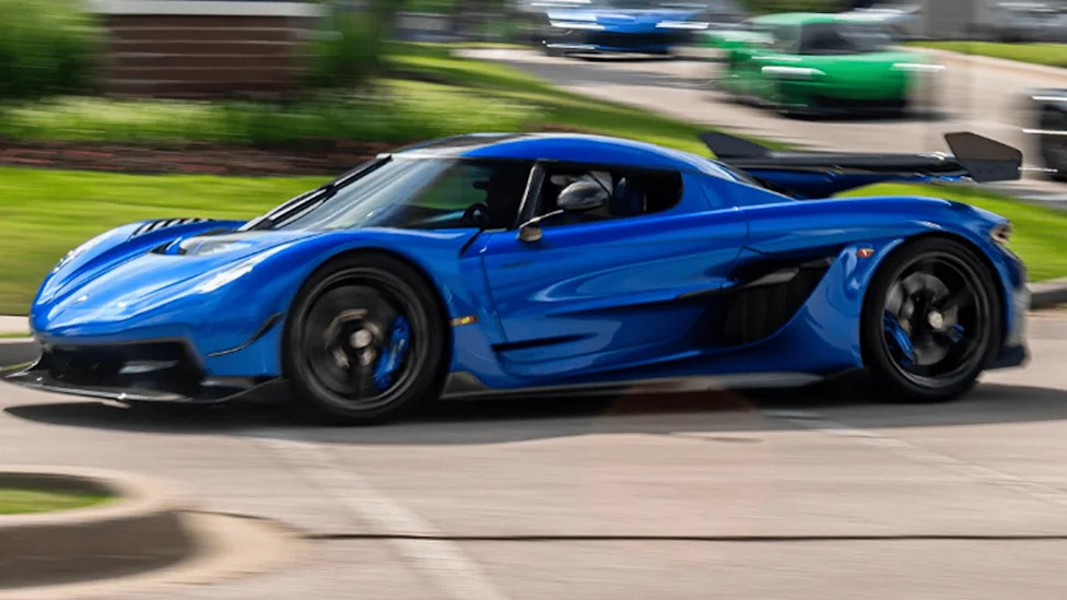 Koenigsegg, Carbon-Heavy Koenigsegg Jesko Lands in Chicago Collection