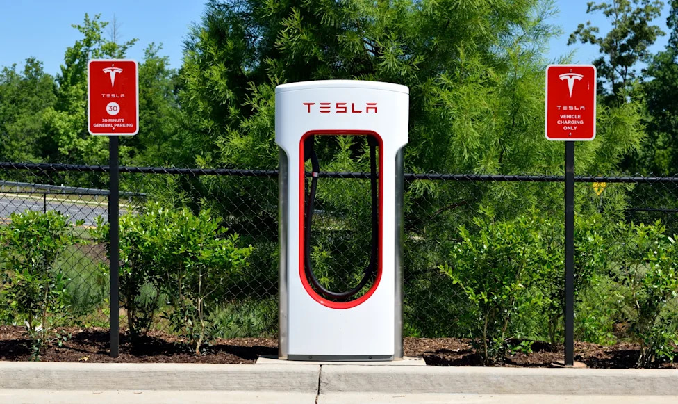 Smart, Your Smart EV Is One Power Outage Away From Being a Paperweight