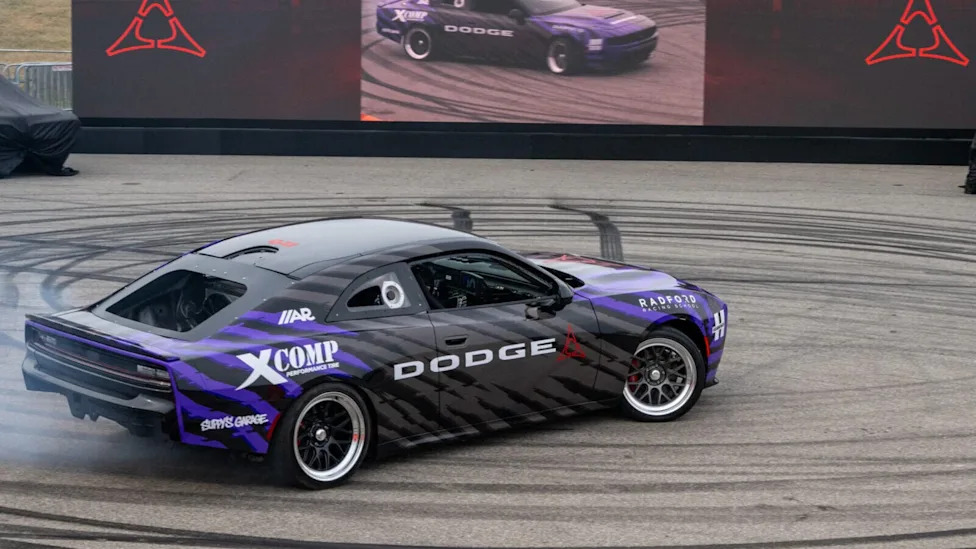 Dodge Revealed Drift-Spec Chargers With 750 HP And Stick Shift