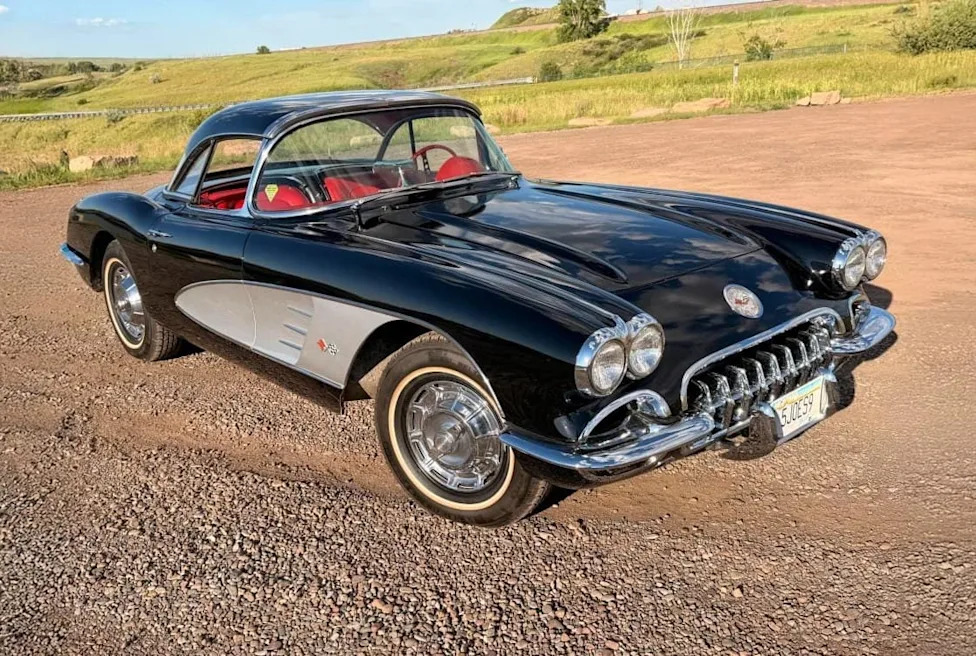 Chevrolet, Chevrolet Corvette, 1959 Chevrolet Corvette: A C1 Four-Speed With Black-Over-Red Style