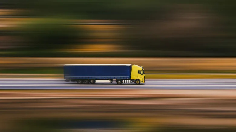 What Is The Legal Top Speed Of A Semi-Truck On US Freeways?
