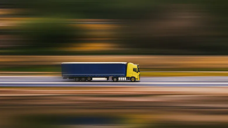 What Is The Legal Top Speed Of A Semi-Truck On US Freeways?