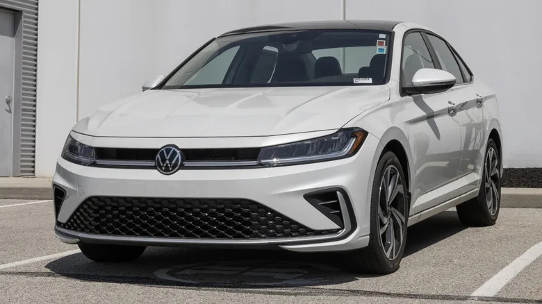 Which New Non-Hybrid Cars Can Exceed 40 MPG?
