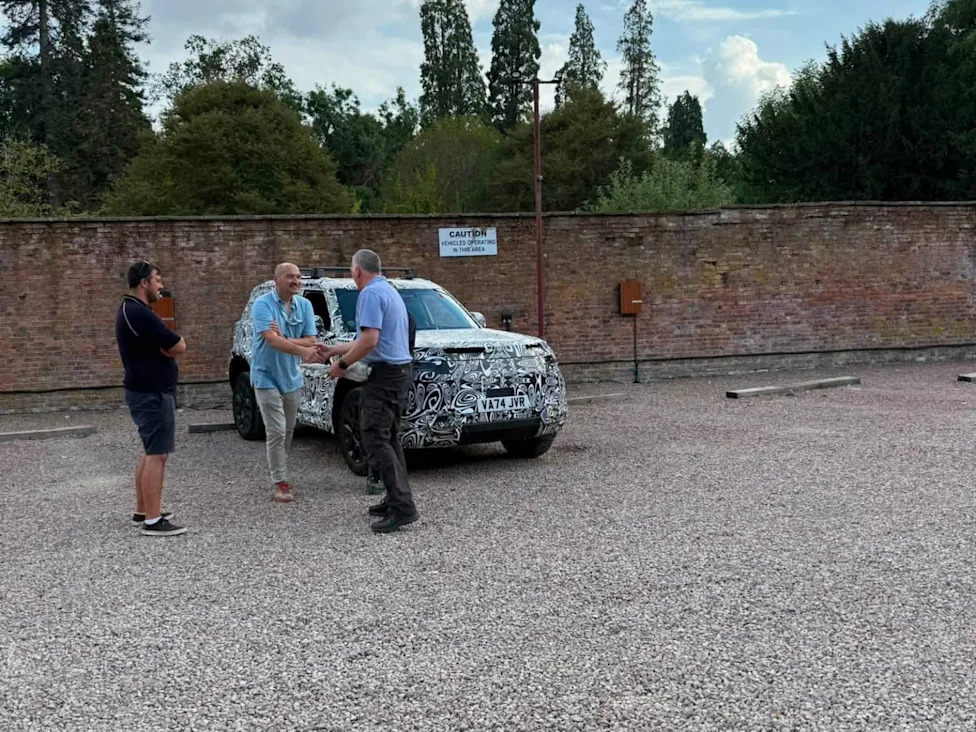 Close-Up Spy Shots Show the Electric Land Rover Defender Testing Off-Road