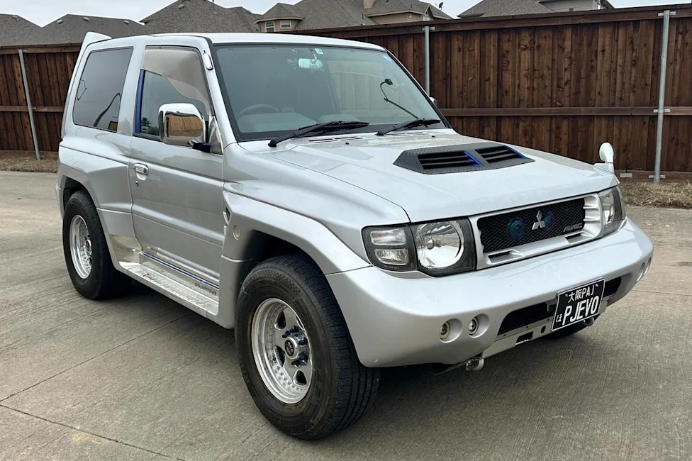 Mitsubishi, Mitsubishi Pajero, Rare Mitsubishi Pajero Evolution Heads to Auction with Dakar Rally Heritage