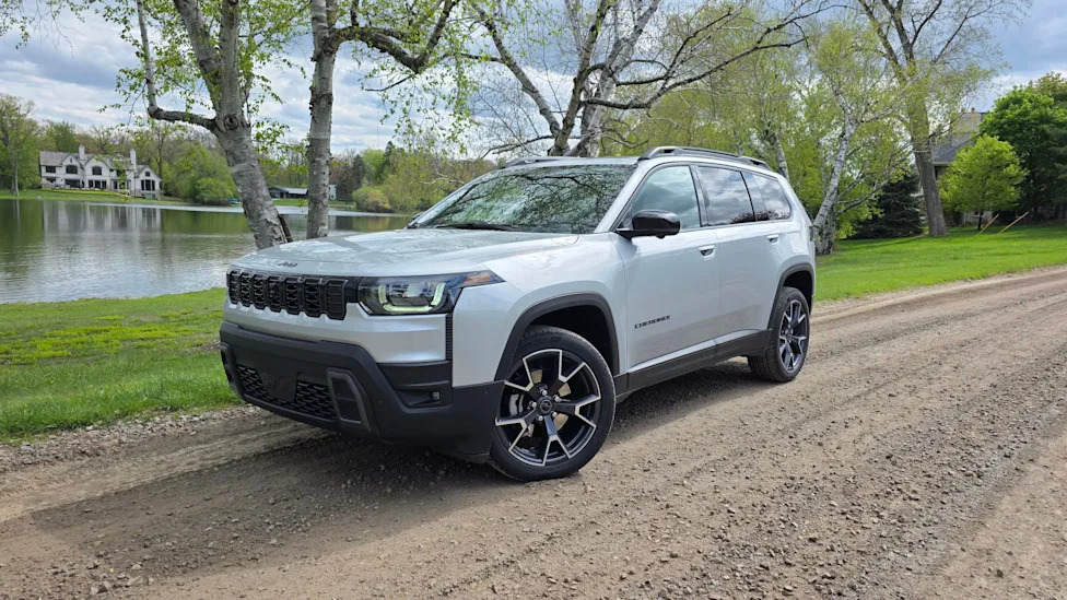 Jeep, Payne: Jeep Cherokee reborn with Wagoneer S style, hybrid practicality