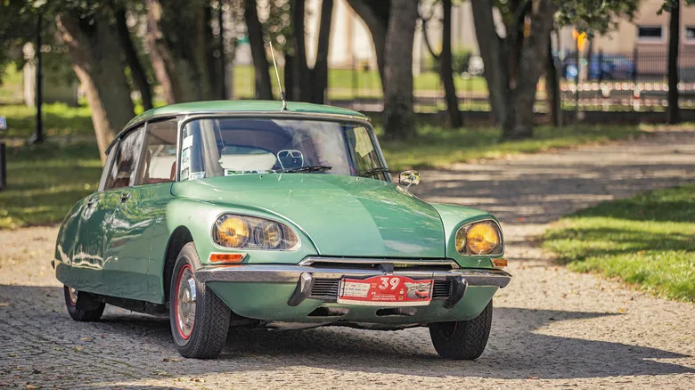 What Was The First Car To Come With Factory Standard Disk Brakes?