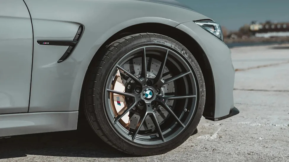 BMW Owner Suffers Severe Tire Shaking After New 'Run-Flat' Tires Become Separated in Days