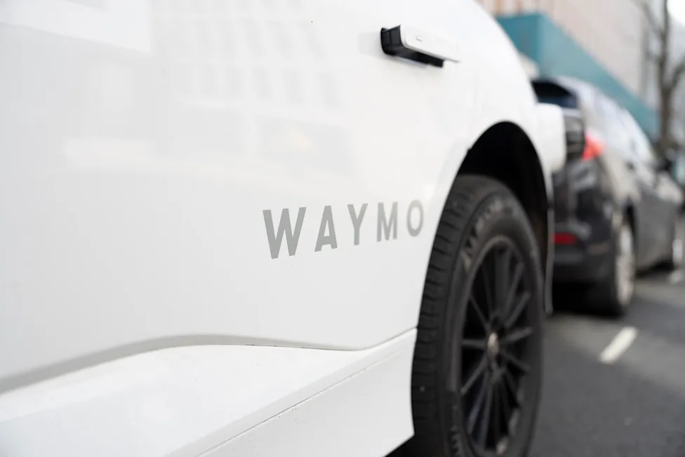 Feds demand autonomous vehicle companies stop interfering with first responders