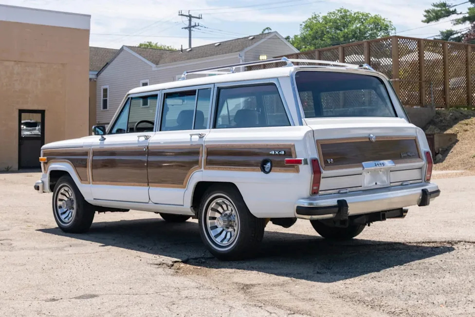 Jeep, Final-Year Jeep Grand Wagoneer Draws Bidding as Auction Nears Close