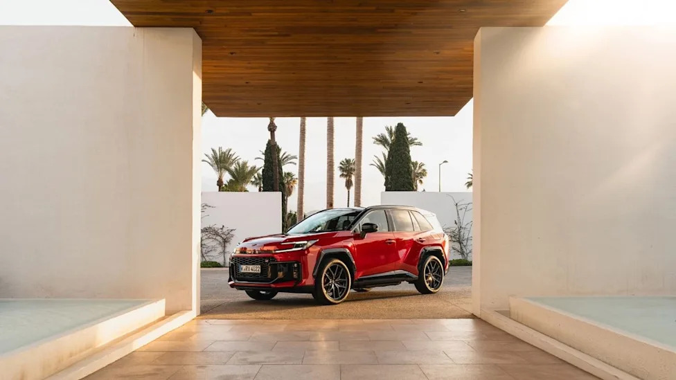 Toyota, Toyota RAV4, Toyota Rav4: a ‘top-of-the-class’ plug-in hybrid