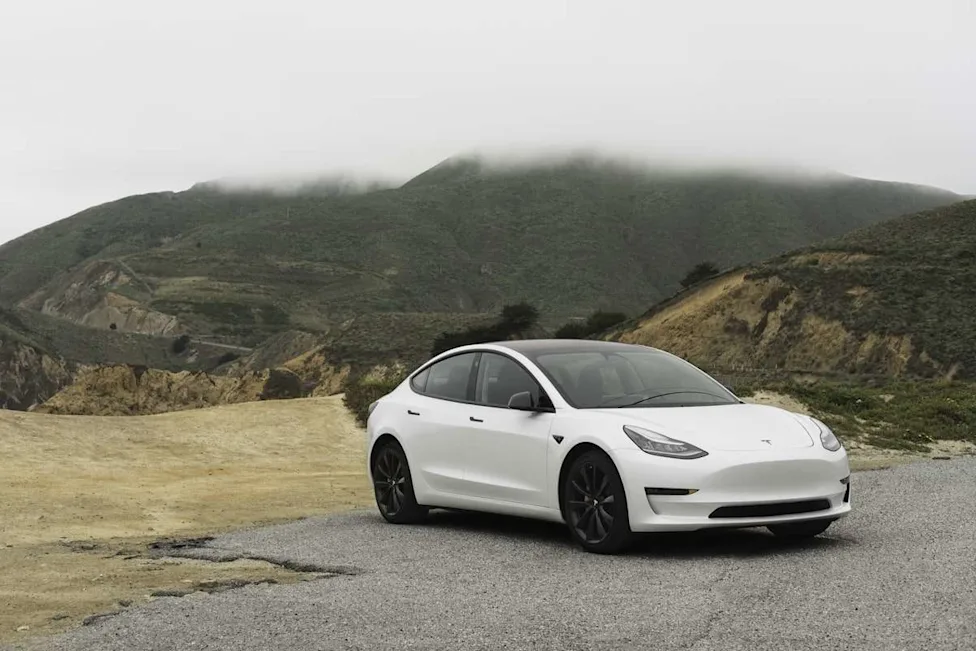 Tesla, Tesla's Test Drives Have No Chaperone. A Torched Hair Salon Just Showed Why That Matters