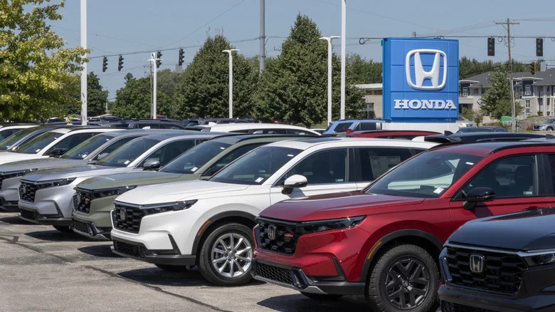 Can You Get Your Acura Serviced At A Honda Dealership?