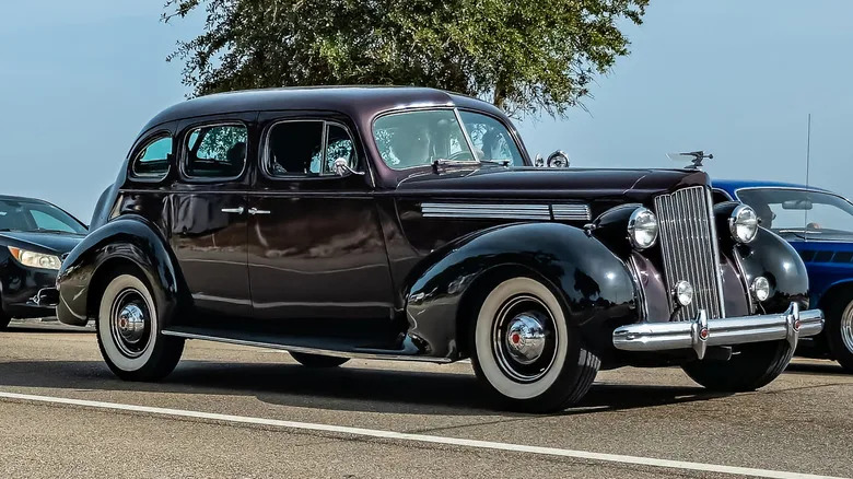 Before Air Conditioning Was Standard In Cars, People Had To Get Creative With Air Flow