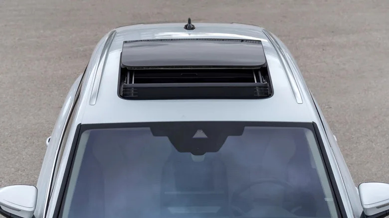 What's Causing So Many Car Sunroofs To Shatter Without Warning?