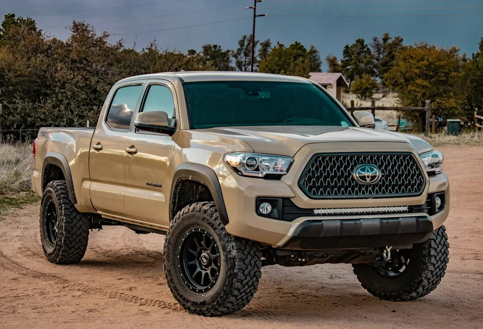 Lift Kit vs. Leveling Kit: Stop Buying the Wrong One for Your Truck