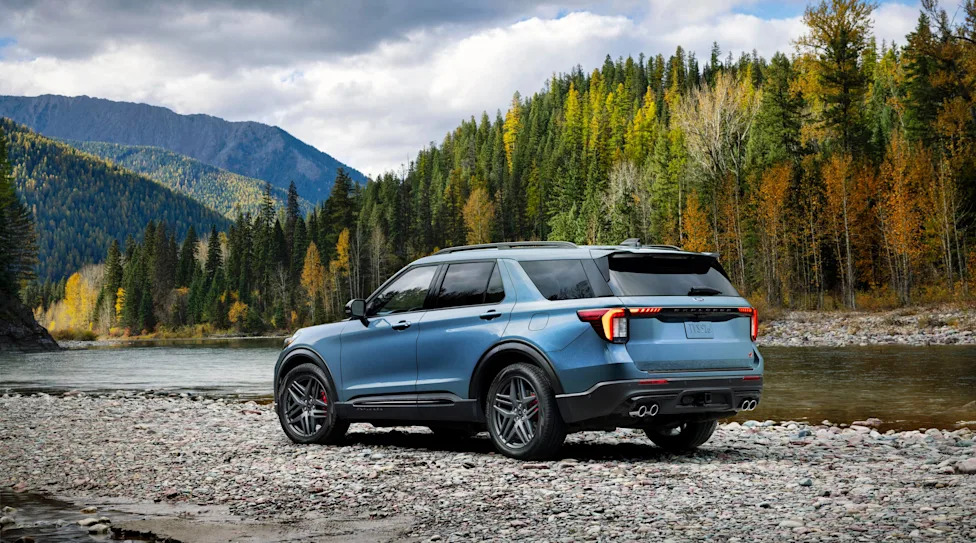 Ford Drops a Summer Explorer Lease Deal With a Free Maintenance Plan for July