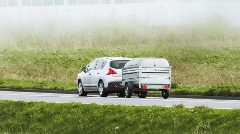 Here's What You Should Do If Your Trailer Starts Swaying While Towing