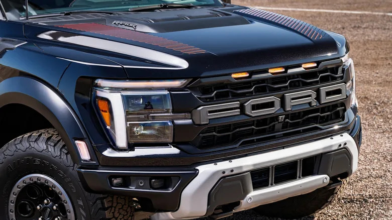 Why Some Pickup Trucks Have Those Amber Lights On Top