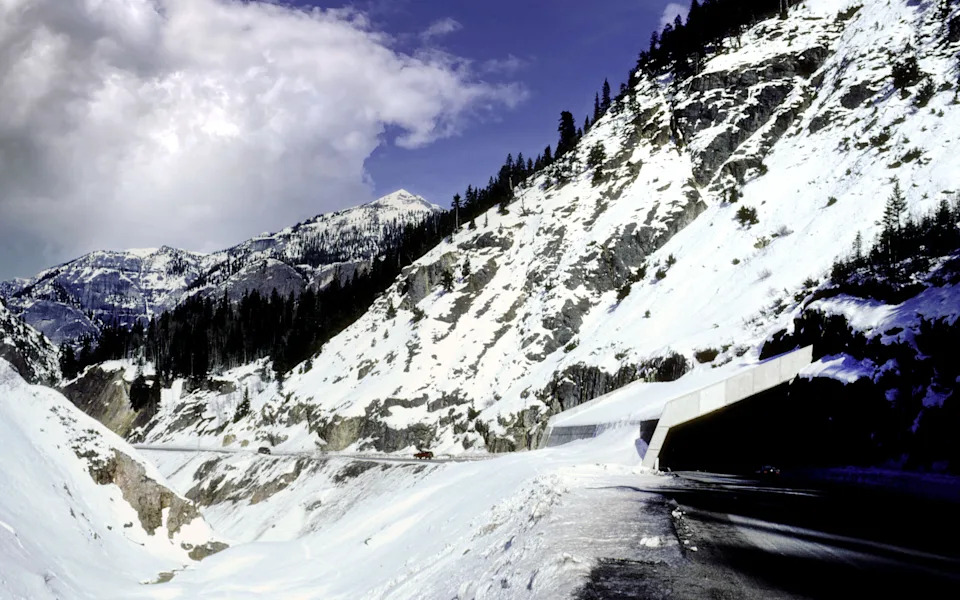 Colorado Highway Dubbed ‘America’s Scariest Road’ With 400-Foot Drops, Avalanche Risk and No Guardrails