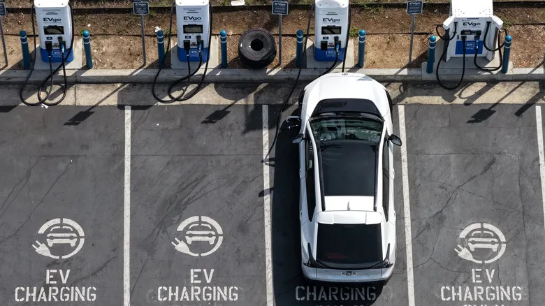 Burning Gas Pollutes So Much, Dirty EV Battery Manufacturing Evens Out In About 2 Years