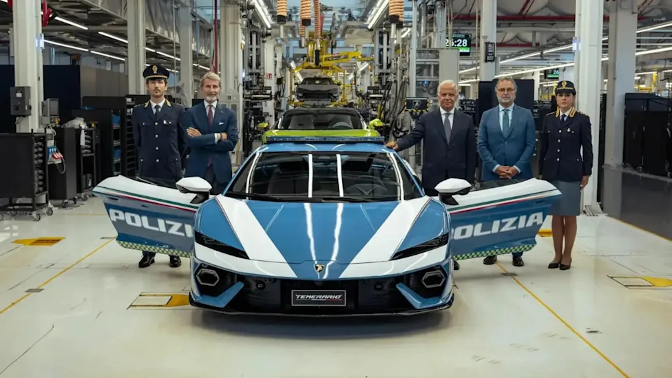 Lamborghini Has Introduced The New Temerario Police Car With Over 900 HP