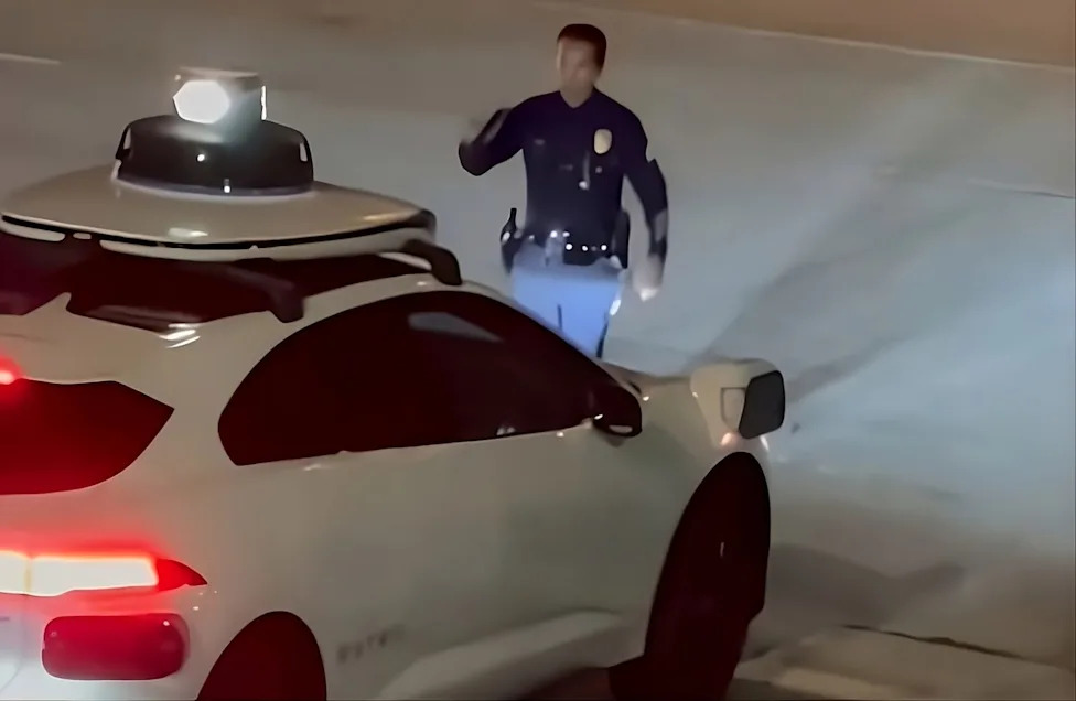 Waymo vs LAPD Officer: When Autonomous Driving &amp; Crime Scenes Collide