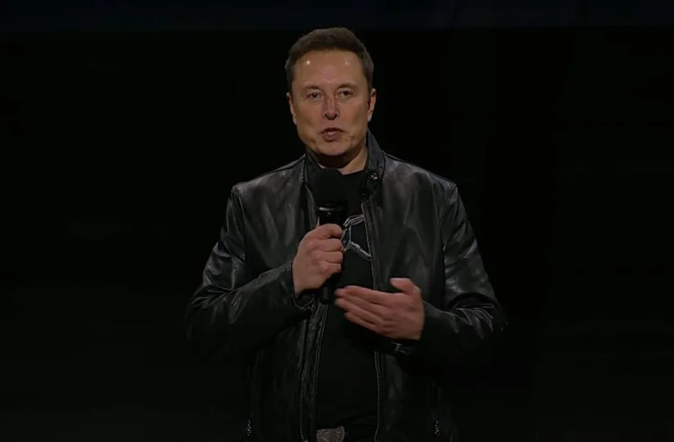 Tesla CEO Musk Expects Expansion of Self-Driving Cars Without Monitors in 2026