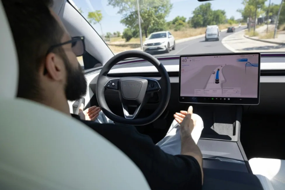 Tesla, Tesla's semi-autonomous driving could be adapted to EU norms: France