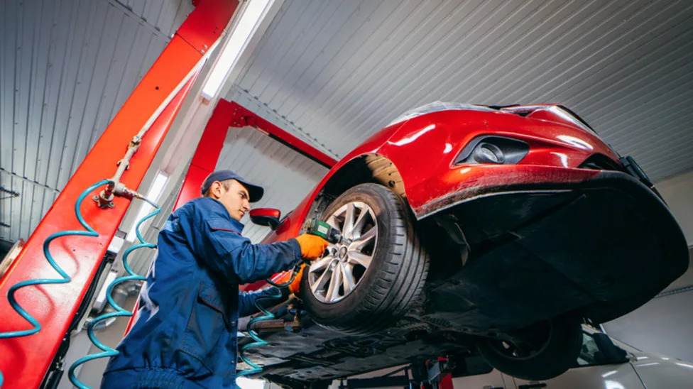 What's The Minimum Ceiling Height For A Car Lift? Here's How To Find It