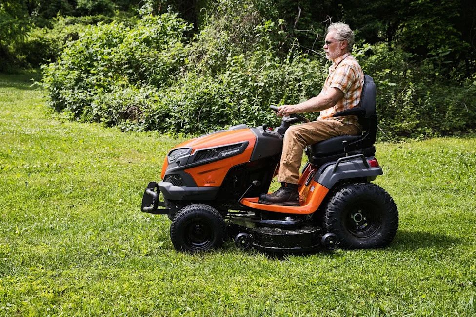 If You’re Choosing Between a Zero-Turn Mower and a Lawn Tractor, Get the Zero-Turn