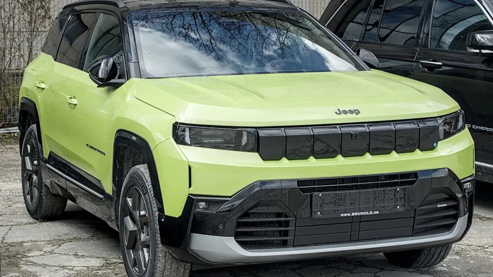 Jeep Compass Owner Pays for Simple Back Seat Fix After Viral Mechanic Video