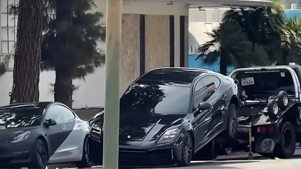 Porsche Driver Escapes Tow Truck — Unfortunately, Parts Of The Porsche Don’t