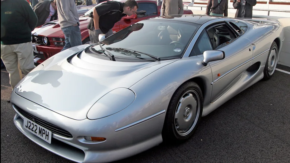 Jaguar, Jaguar XJ220 Sets UK Record As Hamilton Collection Leaves Eight Cars Unsold