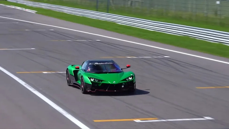 Watch the Gallardo-derived Pambuffetti PJ-01 supercar roar around the Monza track with pure V10 sounds