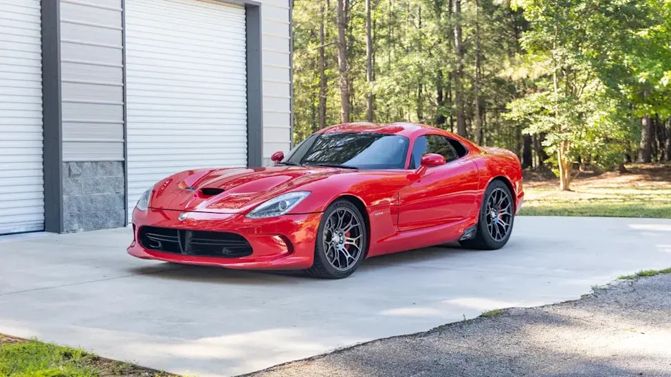 This 22K-Mile 2013 Dodge SRT Viper GTS Is a 640-HP V10 Throwback Worth Chasing
