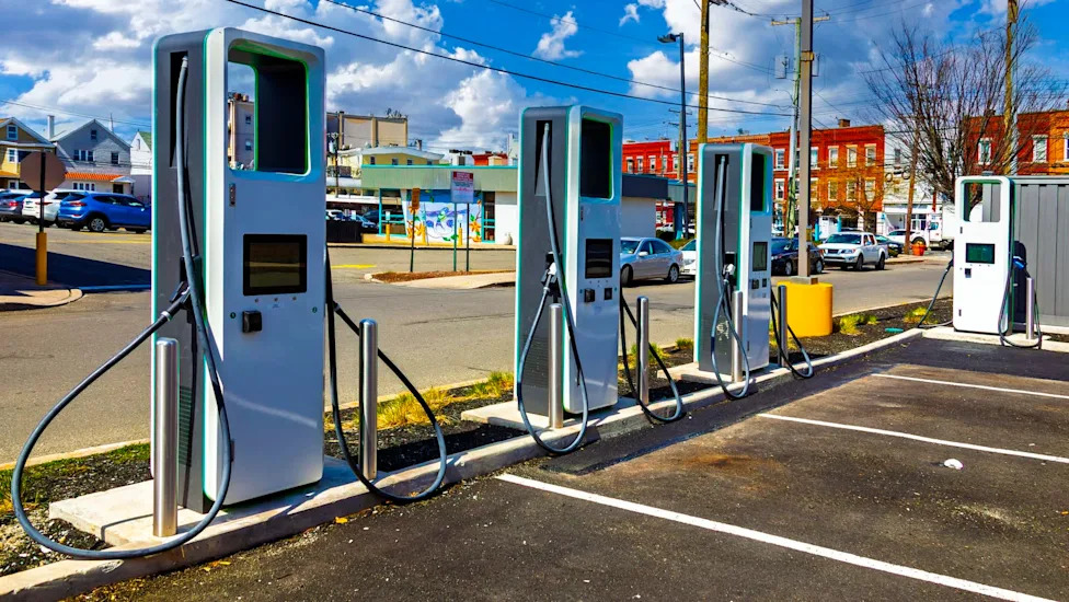US public EV charging ports jump 79% in a year, topping 250,000 nationwide