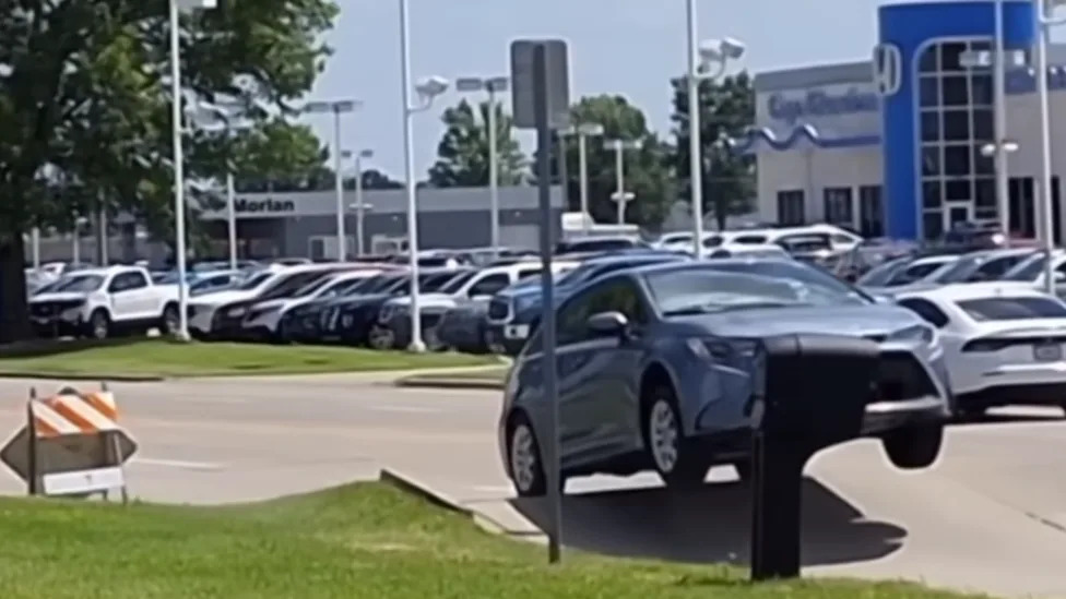 A Missouri Road's Crazy Buckle From Heat Sends a Car Flying