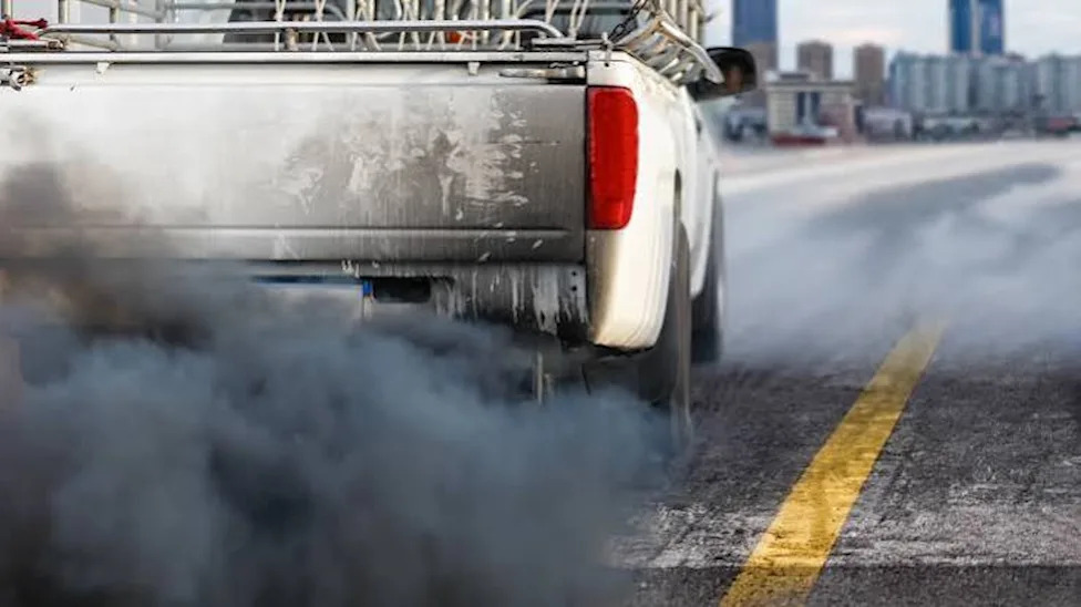 Reddit post imagines tailpipes dumping pounds of sludge, not gas, and sparks EV debate
