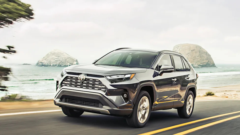 SUV, I Asked ChatGPT What SUV Retirees Should Buy on Social Security — Here’s What It Said