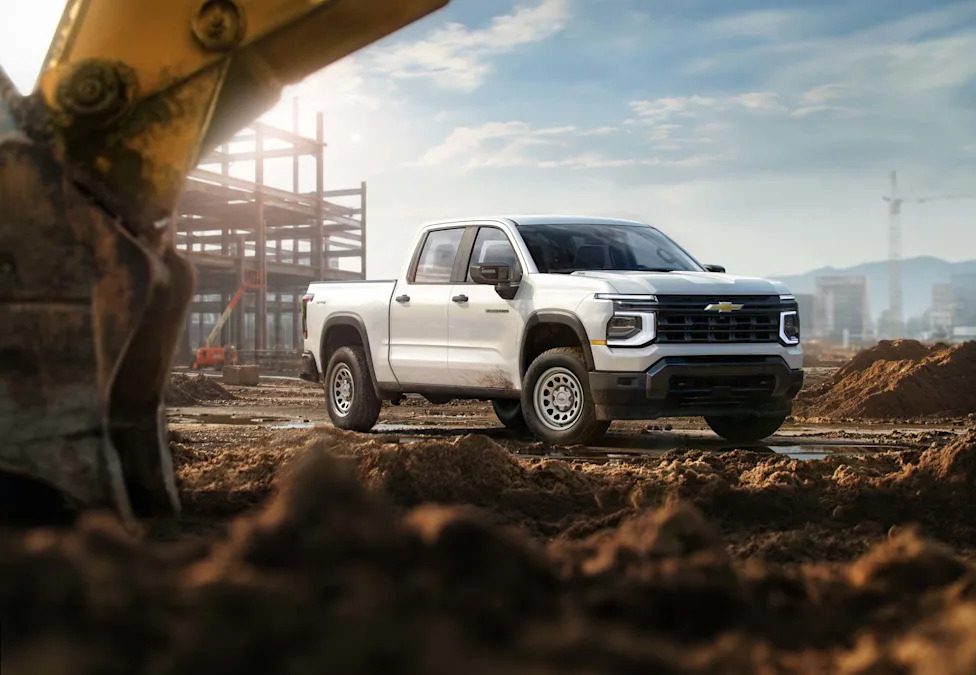 Truck wars: Next-gen Chevy Silverado leans into tech, V-8s