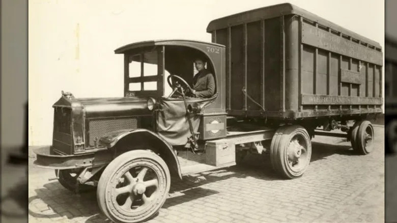 How A 1915 Patent For A 'Rocking' Coupling Made The Modern Semi Truck Possible